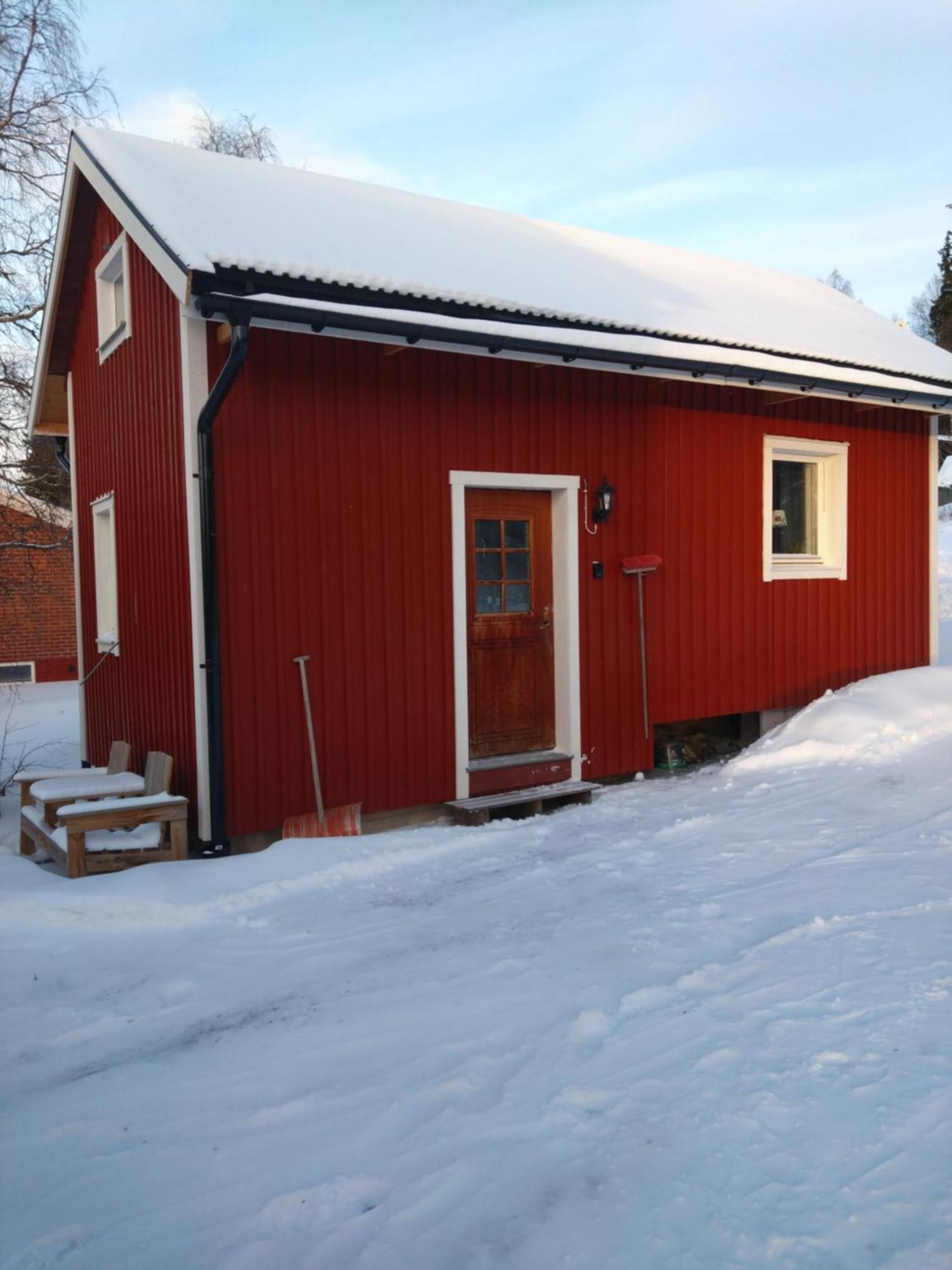 Nyrenoverad Charmig Gaeststuga Med Sovloft I Jaerpen Jarpen Exterior foto